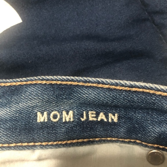 Womens American Eagle size 10 mom cuffed blue jeans. - Picture 5 of 5